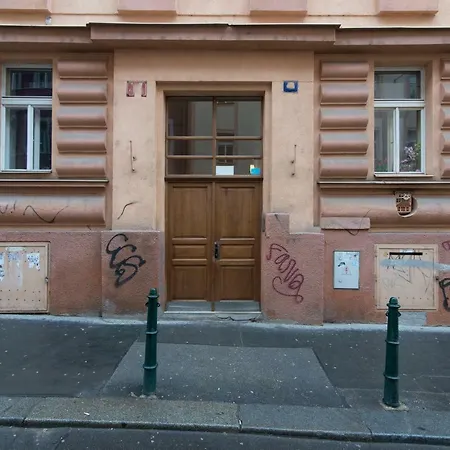Spacious Near Wenceslas Square דירה *