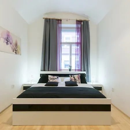 דירה Spacious Near Wenceslas Square