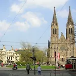 Daire Spacious Near Wenceslas Square *